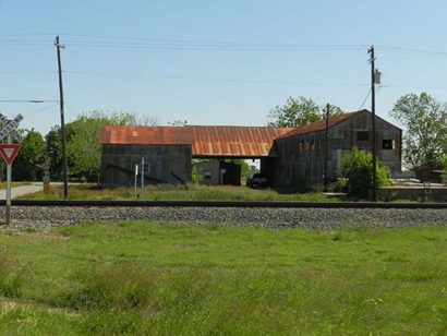 Guadalupe TX - Barn by the railroad tracks