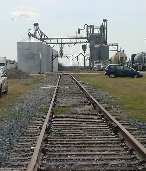 Mathis TX - railroad tracks & silos
