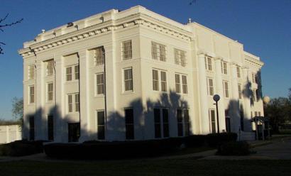 Sarita Texas - Kenedy County courthouse, stucco, before restoration