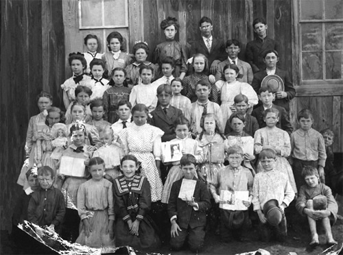 Texas' Beaukiss School group photo 1900s