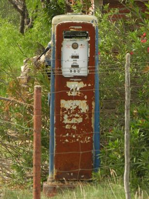 Carta Valley Tx - Old gas pump
