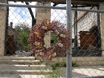 Comfort TX Paul Ingenhuett Bldg Domino Wreath