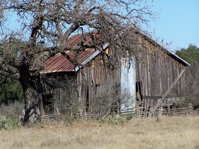 Old barn near Kingsland