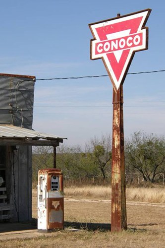 Placid Texas Conoco sign and old gas pump