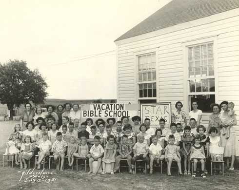 Star Texas bible school children group photo by Waco photographer Gildersleeve