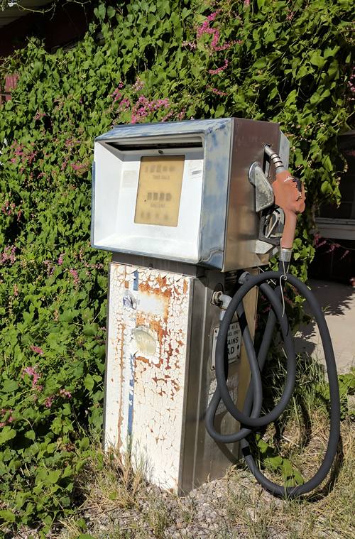 Telegraph TX - Old gas pump