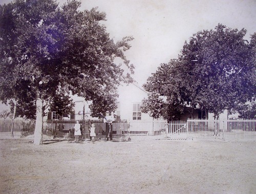 Moulton, TX - Fritz and Emma Lueke 's home