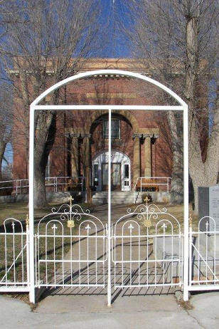 Channing TX - Hartley CountyCourthouse Fenced Entrance