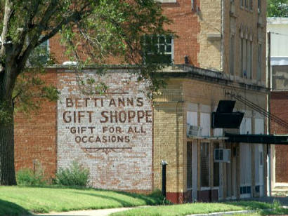 Childress Tx - Gift Shoppe Ghost Sign