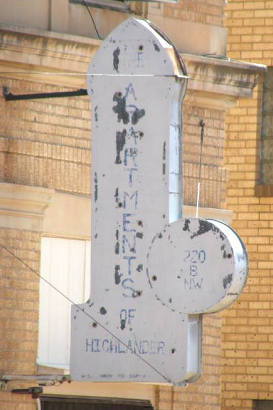 Childress Tx - Hotel Apartment Sign