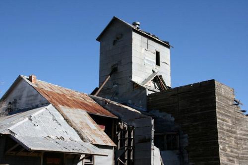 Claude Texas grain tin building