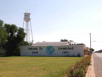 Welcome to Earth, Texas  - Established 1924