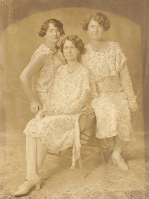 Winnie, Nell and Alice(Akers) Caseman