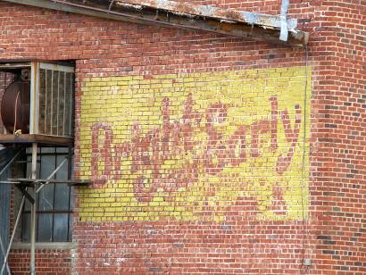 Higgins Tx - Bright & Early Ghost Sign