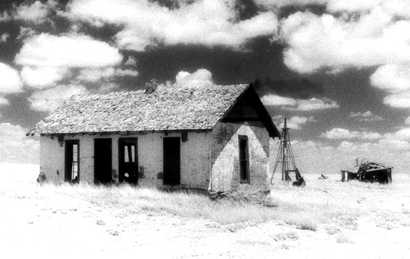 Farm house on US 287 near Memphis, Texas