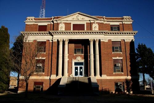 Hall County courthouse west view, Memphis Texas