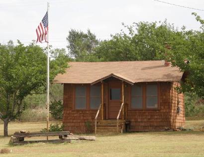 Spur Tx Cabin with flag