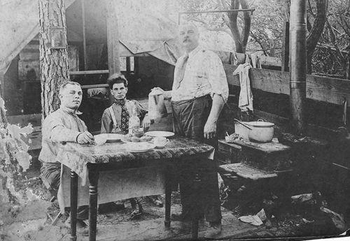 Lodi Texas oil camp, men at dinner, Lodi Texas old photo