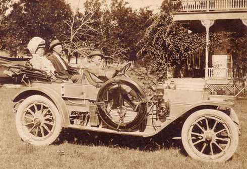 Dr. John A. Stroburg family in 1910 Sterns, Manor  Texas