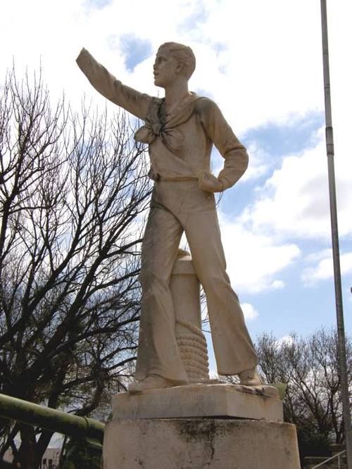 Foarad County TX - WWI monument , statues of  sailor