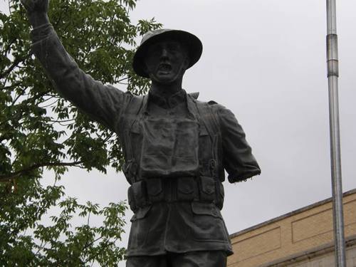 Foarad County TX - WWI monument , statues of soldier and sailor