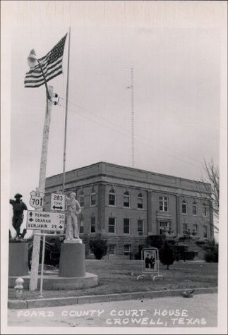 1910 Foard County Courthouse with WWI statues, Crowell, Texas