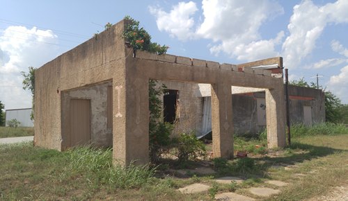 Coleman County, Echo TX  closed gas station