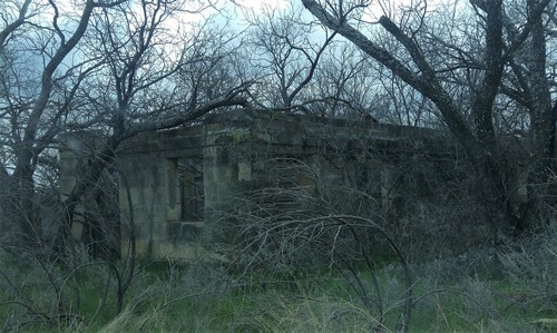Eolian TX - abandoned stone building
