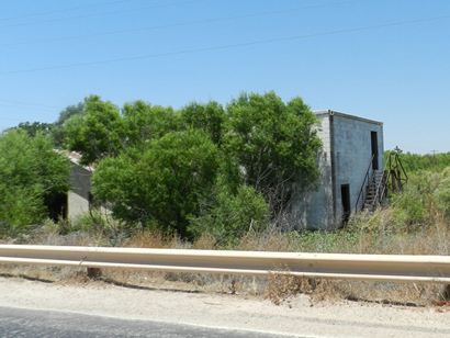 Knott TX - Closed building