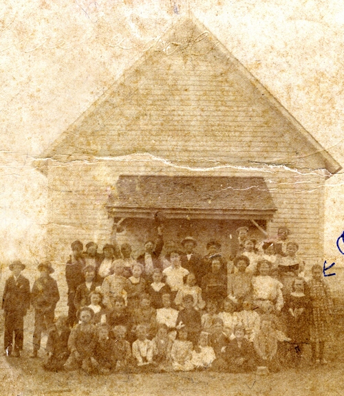 Sagerton TX - One room schoolhouse and  class photo, ca 1905