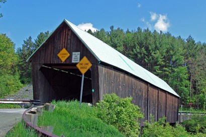 Vermont - Lincoln Covered Bridge,  Quechee River