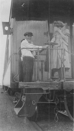 Fluvanna, Texas - Parting on train, 1921