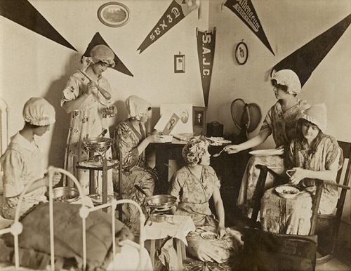 TX - Thorp Springs College 1915 - girls making fudge in dorm room